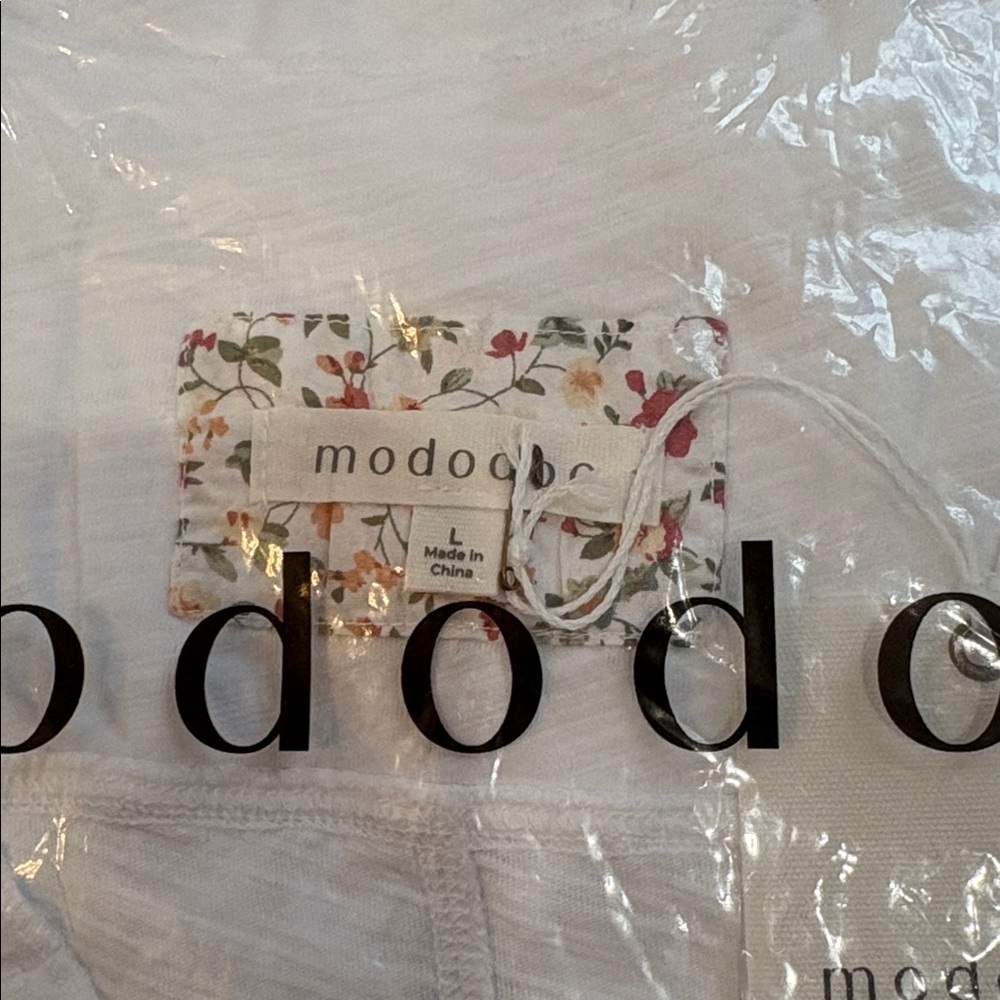 Mododoc White V-Neck size L - Picture 4 of 4